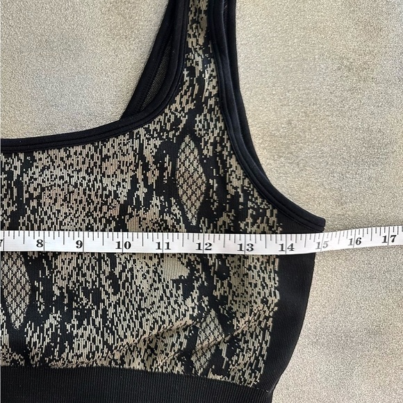 Fabletics Kamila Seamless Black and Tan Sports Bra - Picture 11 of 13
